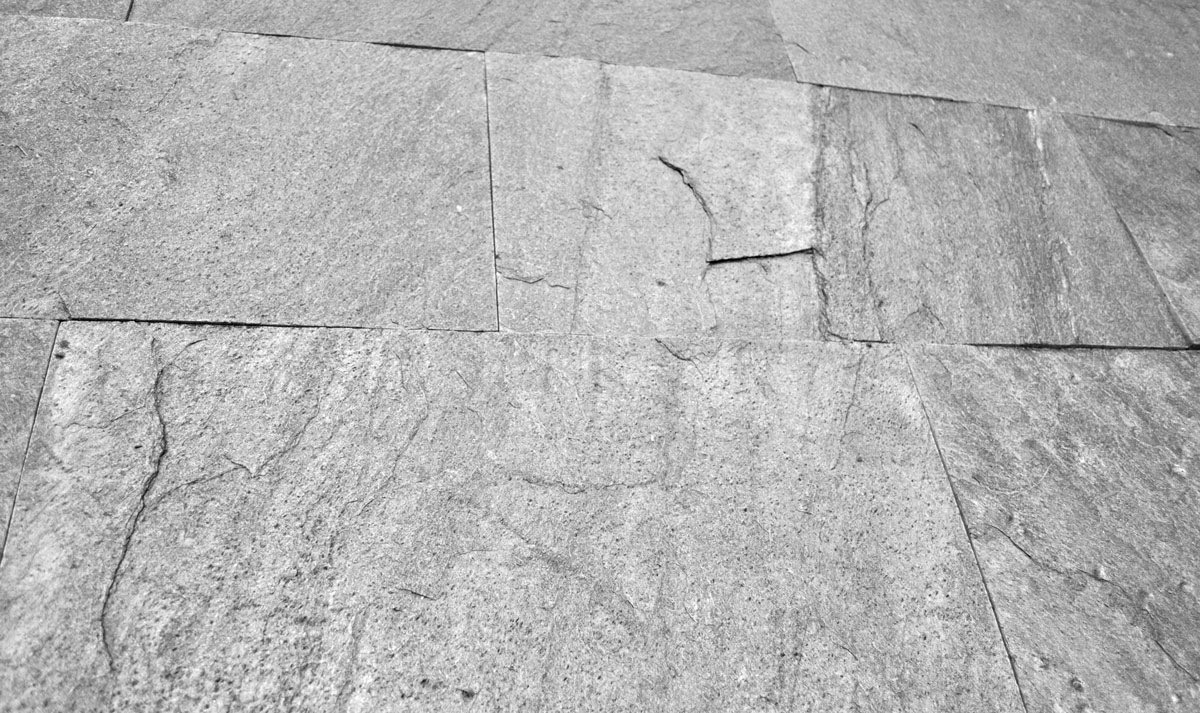silver-05-lifestyle-paving Плитка из серого сланца Сильвер Грей полировка от поставщика Стоко фото №5 из галереи